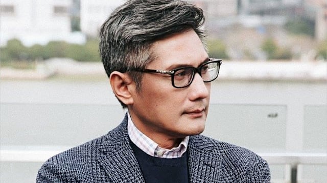 包小柏博士班毕业，已逝爱女借助AI“亮相”典礼