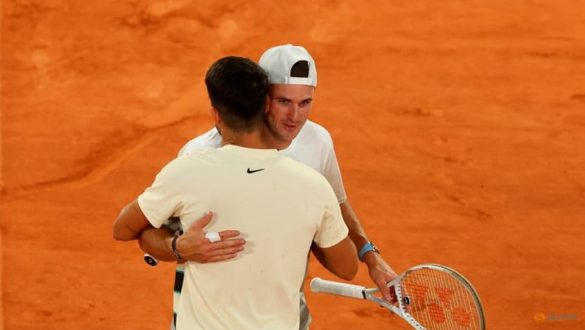 Merciless Alcaraz flattens Paul at French Open to reach semis
