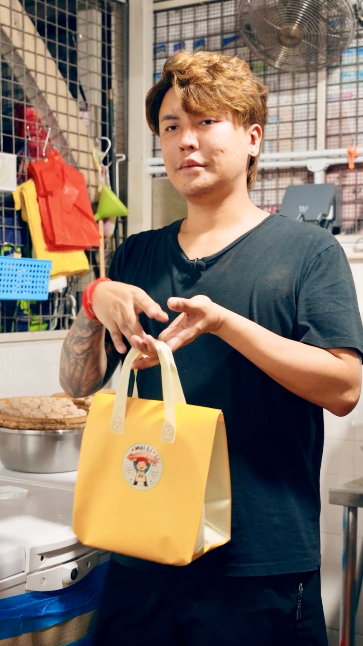 Ex-Drag Content Creator Swaps Wigs For Hawker Life At Mum’s Mei Li Sotong Ball & Meatball Ex-Drag Content Creator Swaps Wigs For Hawker Life At Mum’s Mei Li Sotong Ball & Meatball