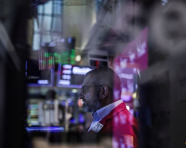 Analysis:Investors eye holiday season turbulence amid AI and rate cut doubts