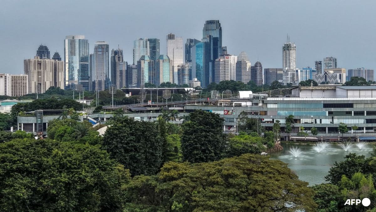Indonesia's anti-graft prosecutor quits after police seize gold, cash