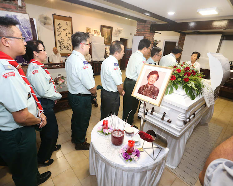 Late Mrs Wee Kim Wee had a ‘genuine love for people’: PM Lee