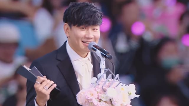 林俊杰获韩国“AAA”颁奖礼颁发“最佳艺人奖”，以中、英、韩3语发表感言