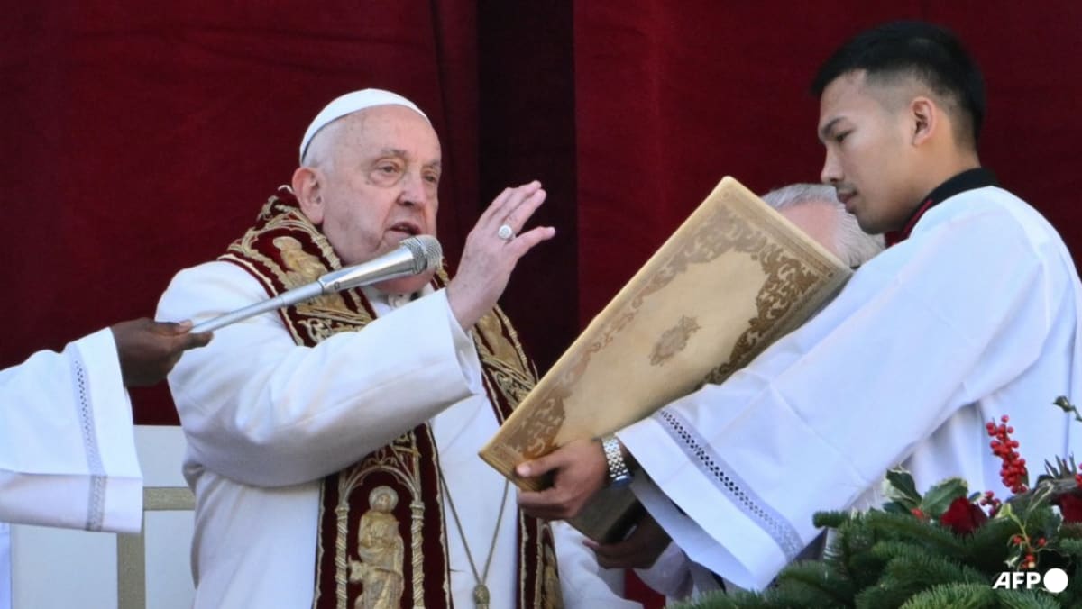 On Christmas Day, Pope Francis calls for talks to end Ukraine war