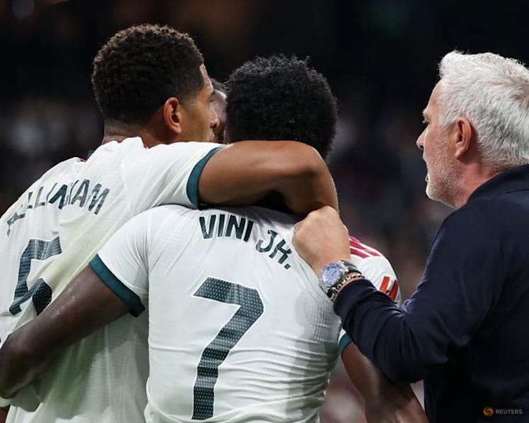 Real's Vinicius apologises after red card for hair pull against Villarreal