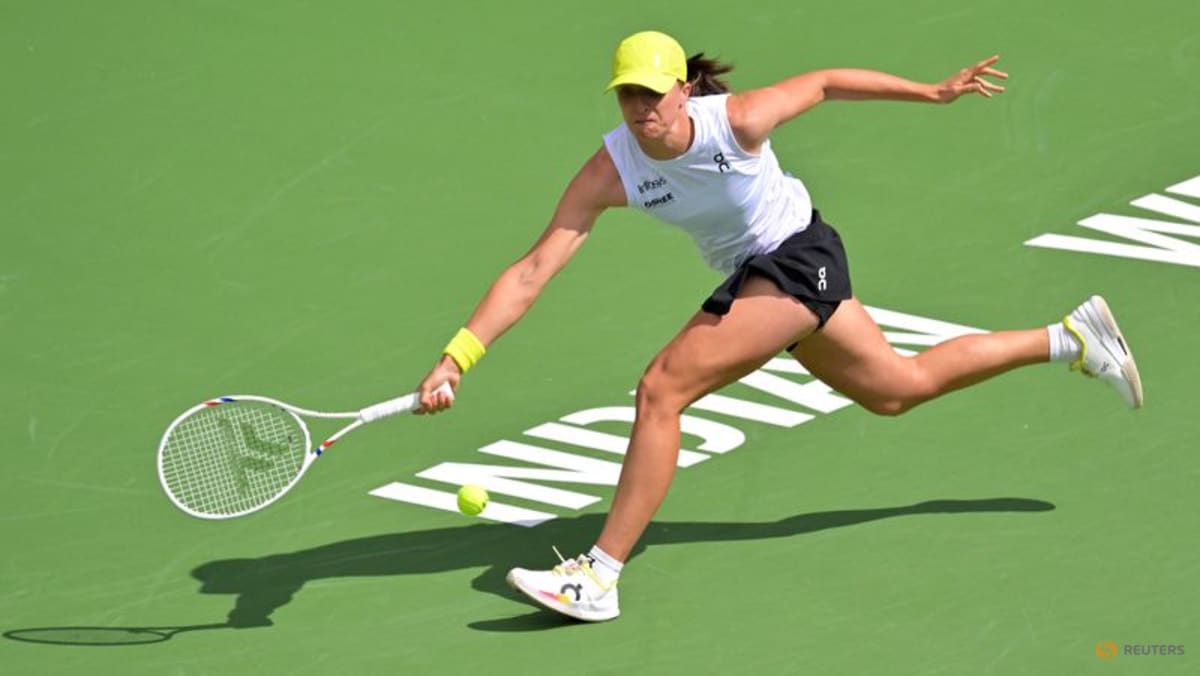 Swiatek routs Muchova to reach Indian Wells quarter-finals