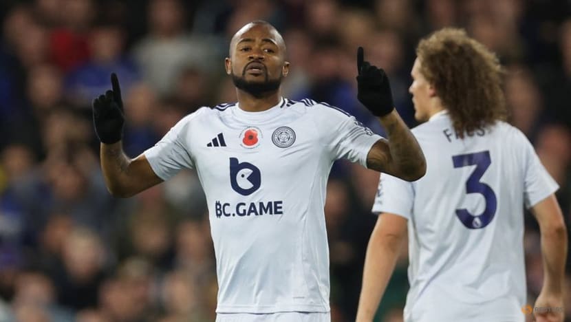 Leicester deny Ipswich first win with last-gasp Ayew equaliser