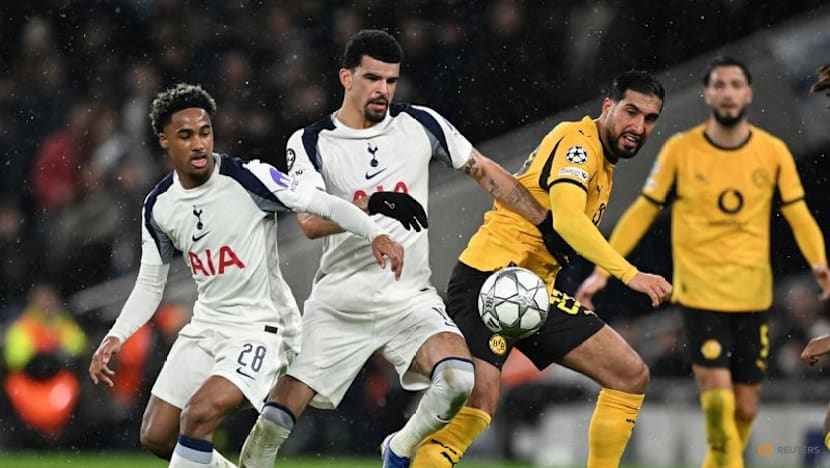 Tottenham beat 10-man Dortmund to close in on last-16 spot