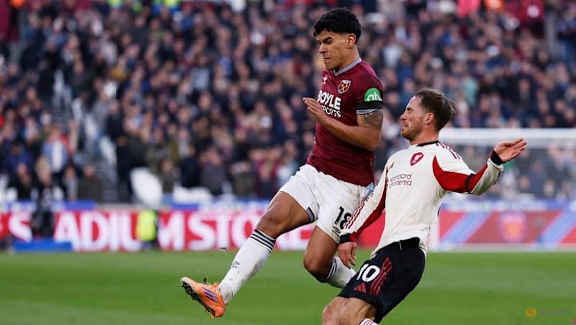 Isak's first league goal helps Liverpool to vital win at West Ham