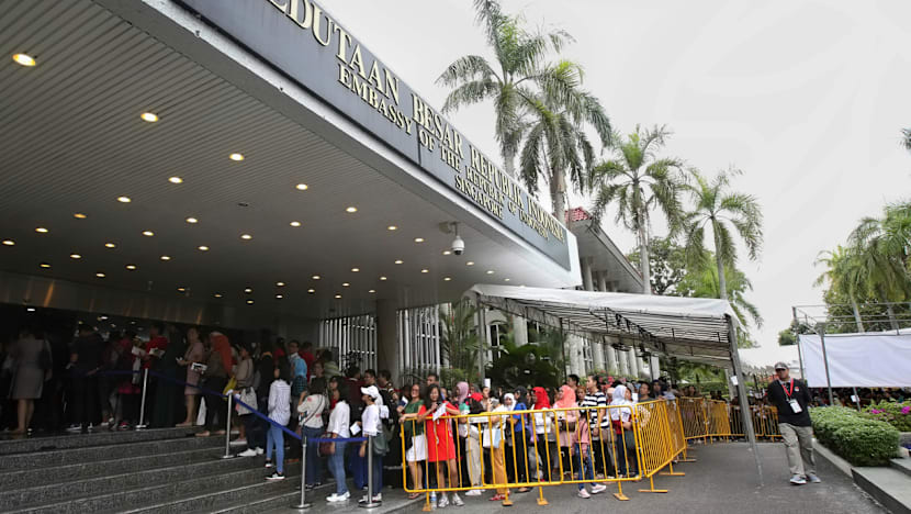 Crowds swell and cheer as Indonesians cast early vote in Singapore