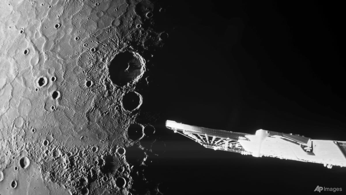 Spacecraft bound for Mercury begins 'tricky' arrival