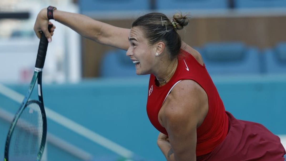 Top seeds Zverev and Sabalenka advance at Miami Open
