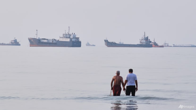 UN urges evacuation of 6,000 sailors stranded in Hormuz strait