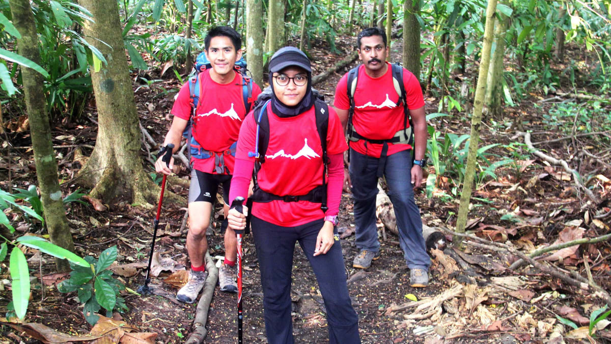 Trio bids to be first Singapore team to scale Everest since 2009 - CNA