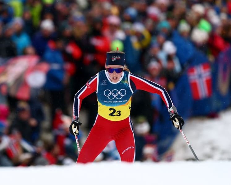 Crosscountry-Norway win women's relay, Sweden fight back to take silver