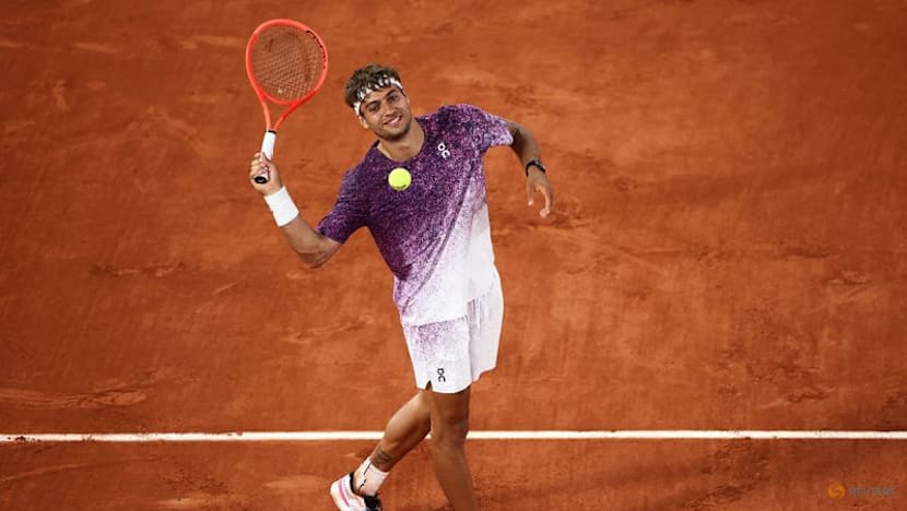 Cobolli survives wind, suppresses Auger-Aliassime for Paris semis spot