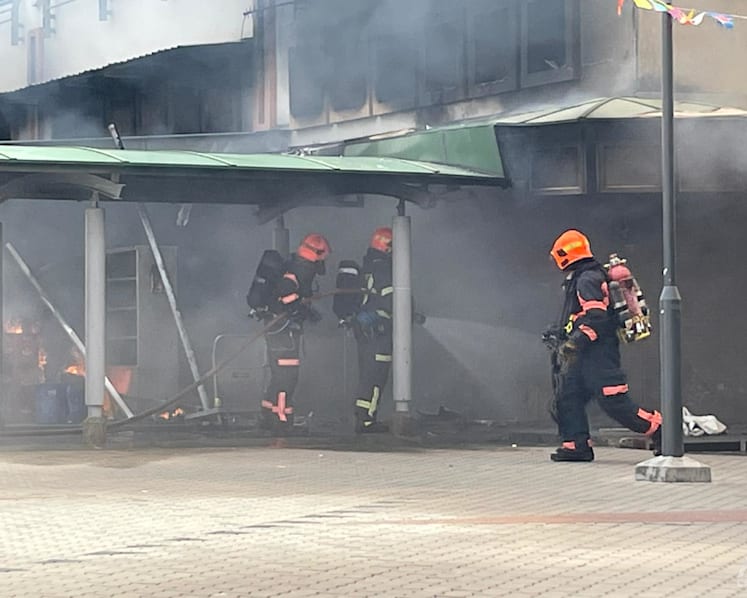  Fire breaks out at Tampines coffee shop, disrupting operations