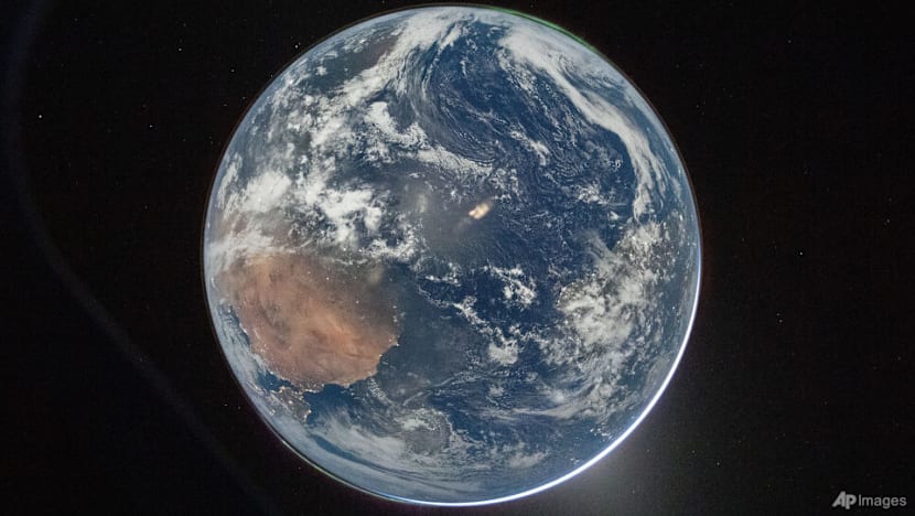 Artemis II's moonbound astronauts capture Earth as they leave it behind