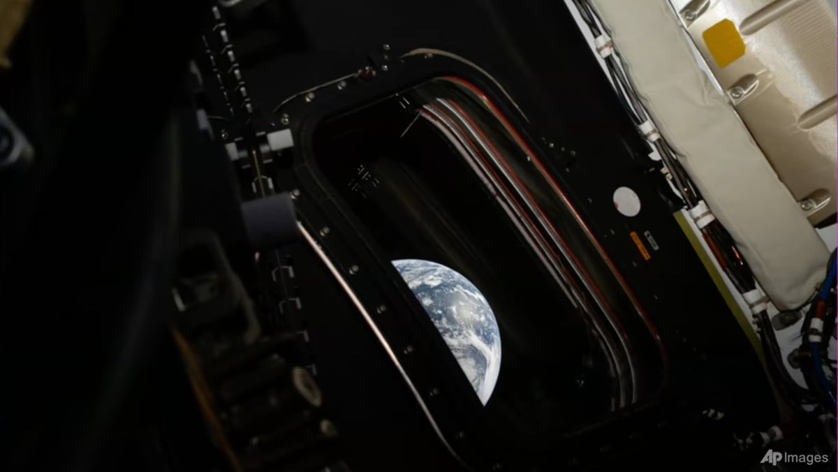 Artemis astronauts prepare for historic lunar flyby