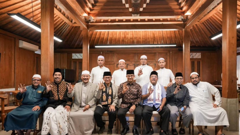 Anies semakin mesra dengan Pramono-Rano, kembali sarapan bersama dan salam tiga jari
