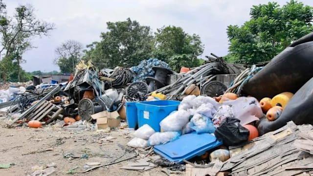 新山农地沦非法废品回收场 当局寻新加坡籍地主助查