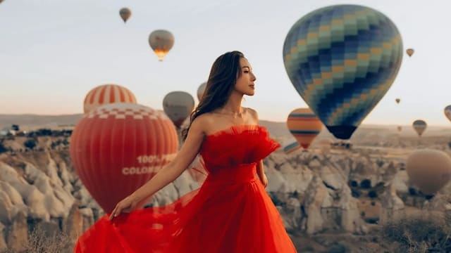 与“他”复合闪婚？李施嬅突晒火红婚纱照……