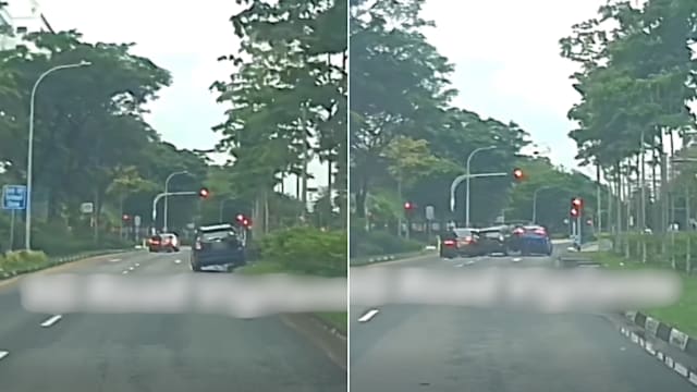 轿车疑失控冲上路堤 再撞路口两车致两人送院
