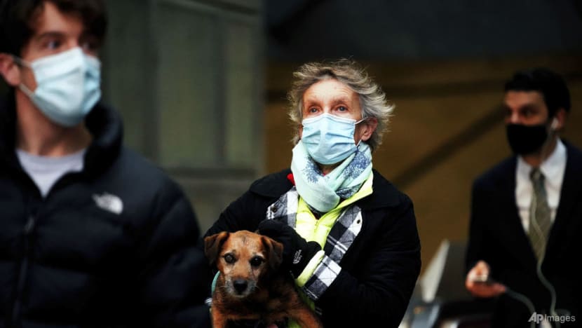 Face masks again mandatory in England amid Omicron variant spread Face masks again mandatory in England amid Omicron variant spread