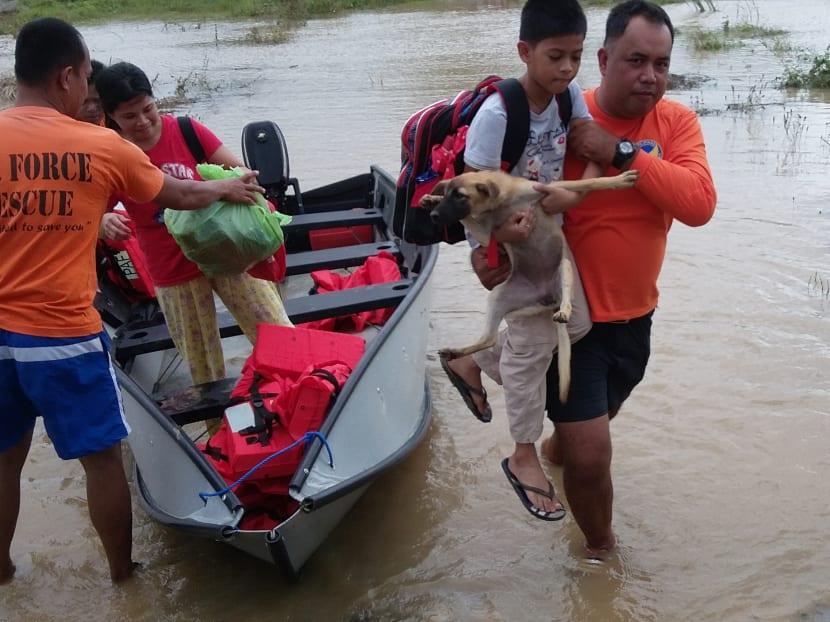 Typhoon leaves 11 dead, Filipino villagers saved from flood