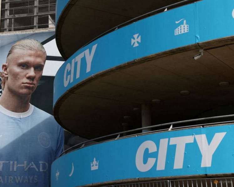 Man City need siege mentality after rules breach verdict, psychotherapist says