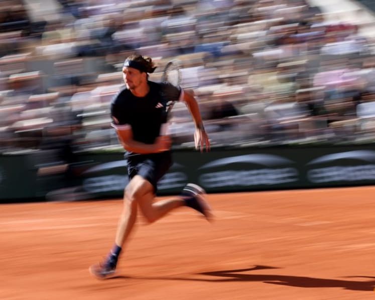 Resolute Zverev reels in Mensik, books French Open final with Cobolli