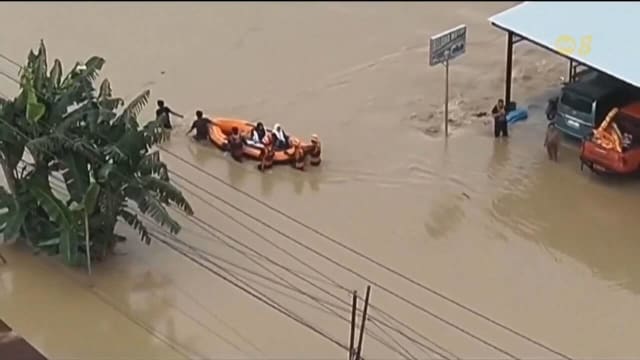 印尼南苏拉威西省因暴雨引发土崩 导致15人死亡