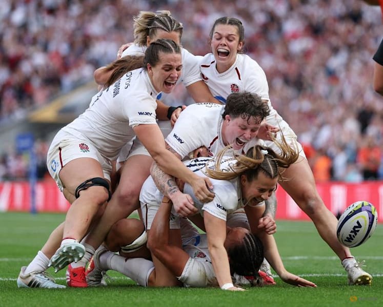 Late try gives England win over New Zealand, extends unbeaten run to 41