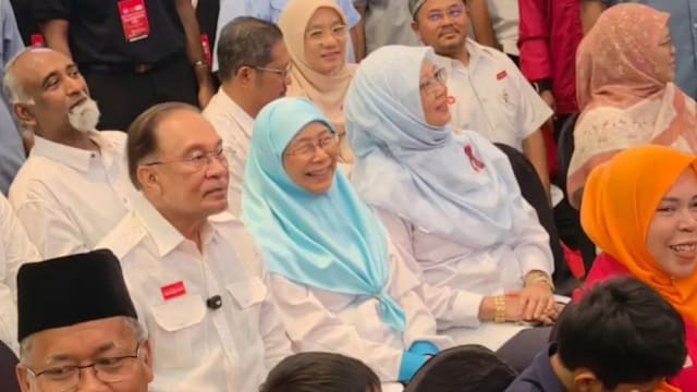 安华与夫人提早抵达希盟大会现场