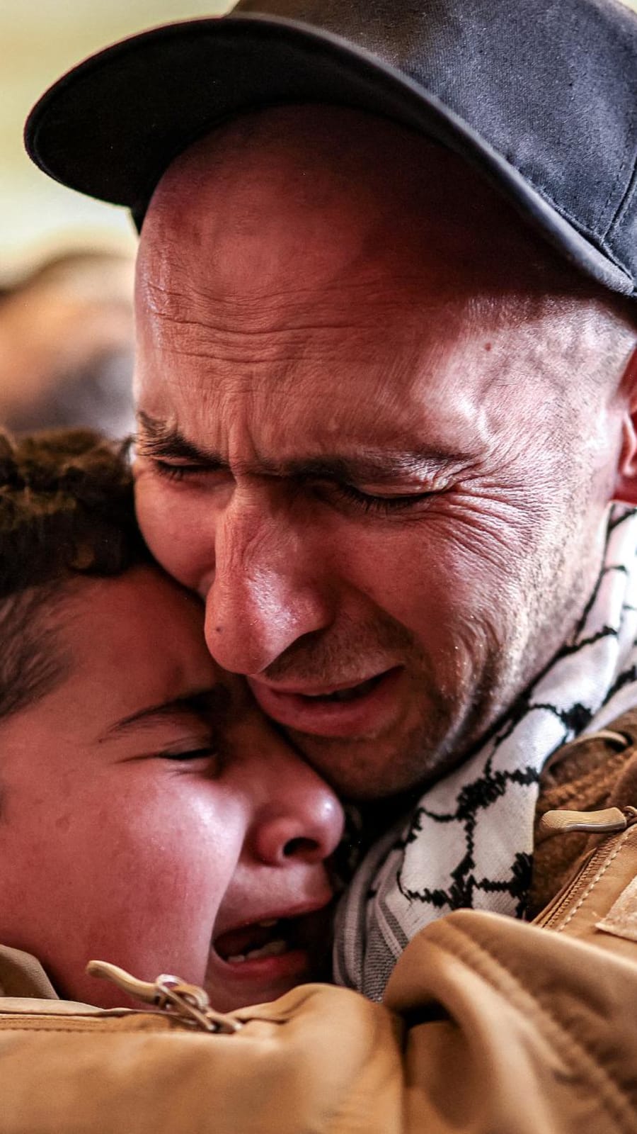 Palestinian prisoners freed in West Bank as part of Gaza ceasefire