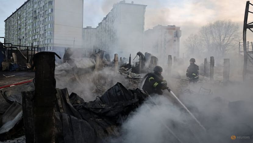 US envoy says Ukraine peace deal is close but Moscow says it wants radical changes