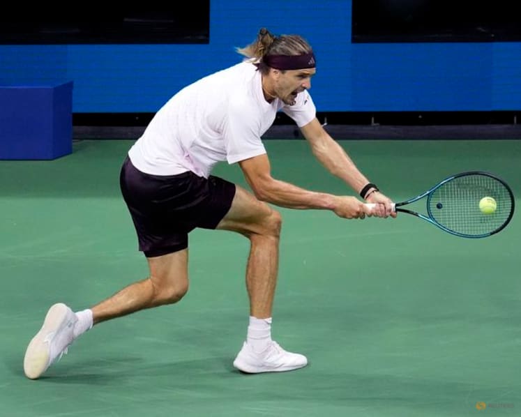 Zverev reaches US Open fourth round with win over Tabilo