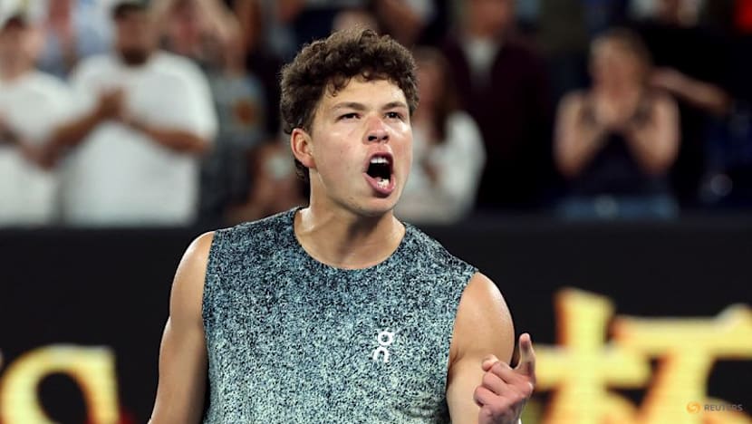 Djokovic stand-in Shelton overhauls Ruud to reach quarter-finals