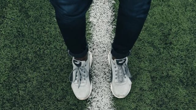 是“没有原则，就没有底线”，还是“没有底线，才会没有原则”？