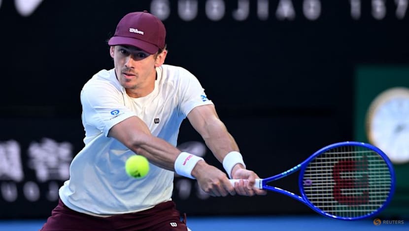 De Minaur bursts Bublik bubble to reach Melbourne quarter-finals again