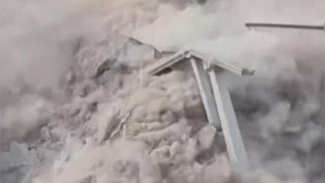 今年初才完工四川大桥坍塌 中国当局：山体变形滑塌所致