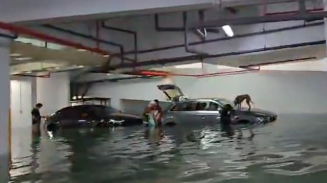 武吉知马公寓地下停车场变蓄水池 多辆车遭殃