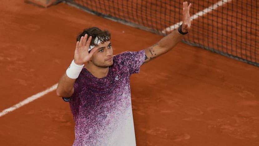Cobolli survives wind, suppresses Auger-Aliassime for Paris semis spot