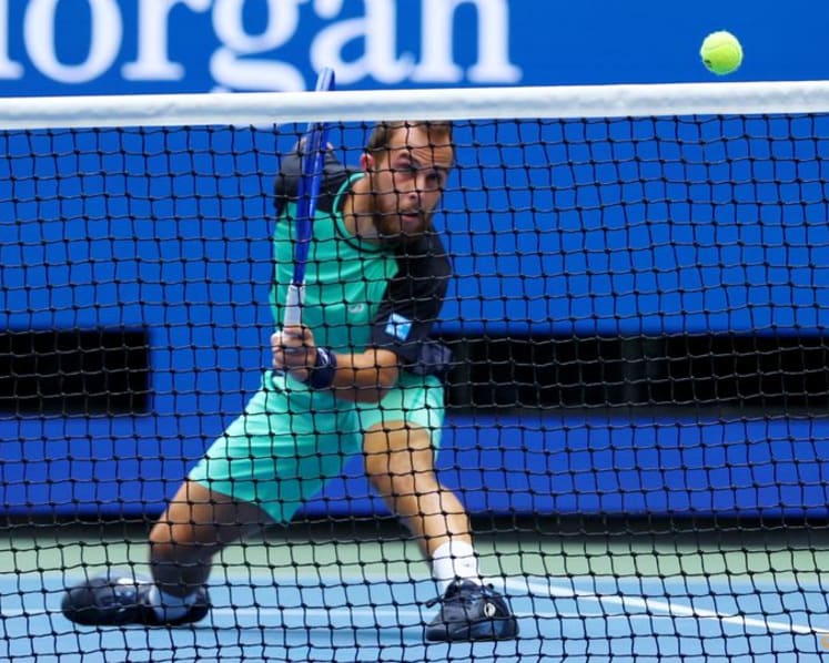 Drama-free Medvedev eases into US Open second round