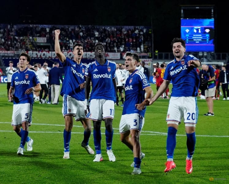 Como enjoy dream Champions League debut, big wins for Man Utd and Bayern Munich
