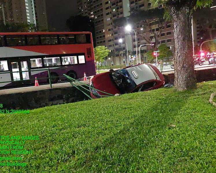 Taxi driver taken to hospital after accident with bus in Toa Payoh