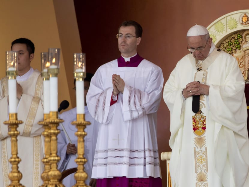 Record 6 million turn out for pope’s final day in Manila