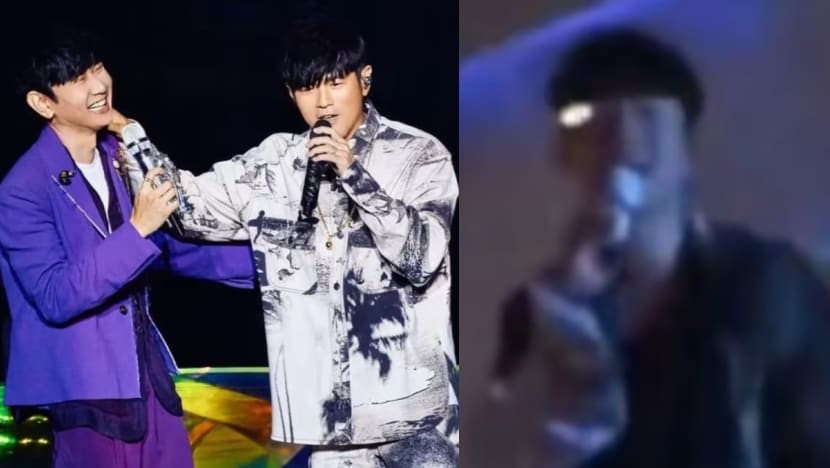 'Jay Chou Fan' Pointed Laser At JJ Lin’s Eye During Concert To “Blind Him” 'Jay Chou Fan' Pointed Laser At JJ Lin’s Eye During Concert To “Blind Him”