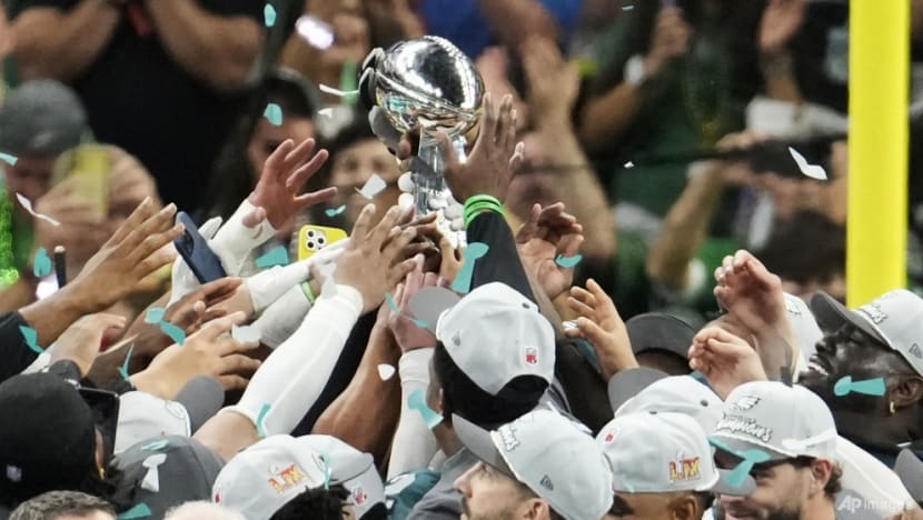 Eagles soar to blowout Super Bowl win over Chiefs Eagles soar to blowout Super Bowl win over Chiefs