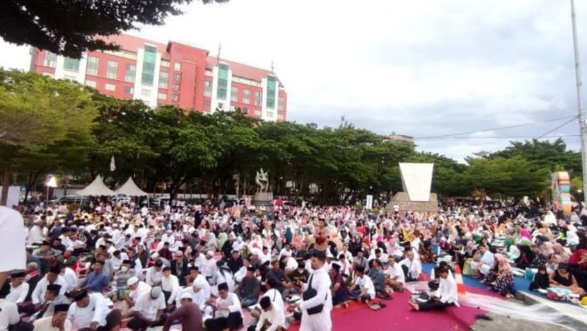 Kedutaan Arab Saudi bentang meja buka puasa terpanjang; catat rekod terpanjang di Indonesia Kedutaan Arab Saudi bentang meja buka puasa terpanjang; catat rekod terpanjang di Indonesia